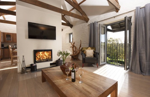 Liskeard Cottage | As a former cider press, Hob Nob is no stranger to a gathering of family and friends. It's delightfu