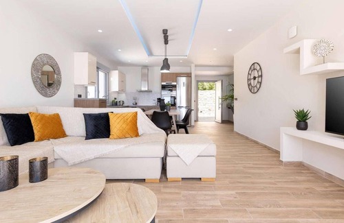 Agios Matthaios House | As part of our Luxury Collection, this house offers an extra degree of luxury in the form of, for ex