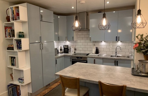 Campden Apartment | As seen on TV's House Hunters International - Hyde Park, W2 3 bedroom flat