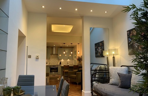 Campden Apartment | As seen on TV's House Hunters International - Hyde Park, W2 3 bedroom flat