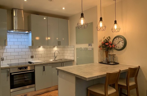 Campden Apartment | As seen on TV's House Hunters International - Hyde Park, W2 3 bedroom flat
