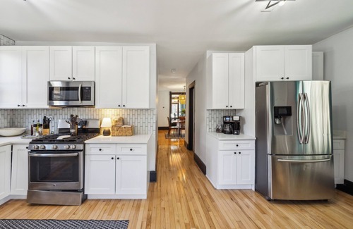 Wrightwood Neighbors Apartment | As Seen on TV: Safest Area Lincoln Park Duplex