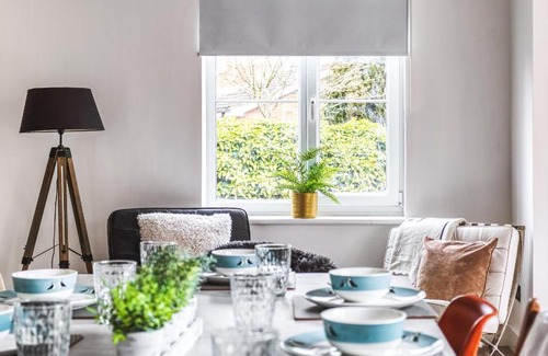 Little Eaton House | As Seen On TV ! Stunning, Virgin media, 6 cars, workspaces, high speed internet