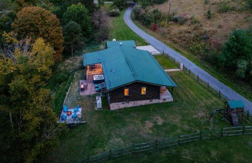 Mount Nebo House | Ascension Cabin - hot tub, fire pit, babbling brook