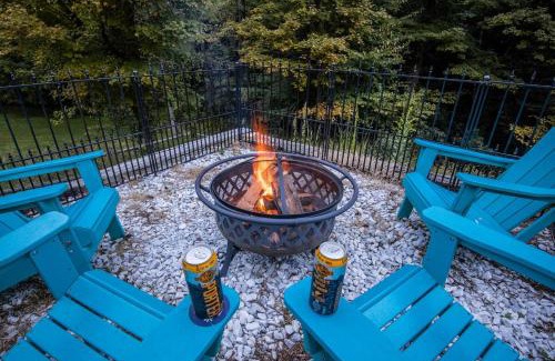 Mount Nebo House | Ascension Cabin - hot tub, fire pit, babbling brook