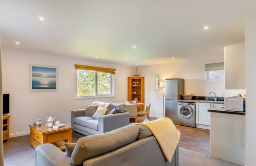 Par House | Ash at Trenython - Two Bedroom House, Sleeps 4
