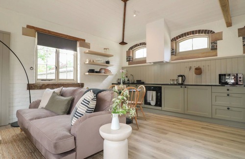 Whatstandwell House | ASH COTTAGE - FOLD YARDS, romantic, with open fire in Alderwasley