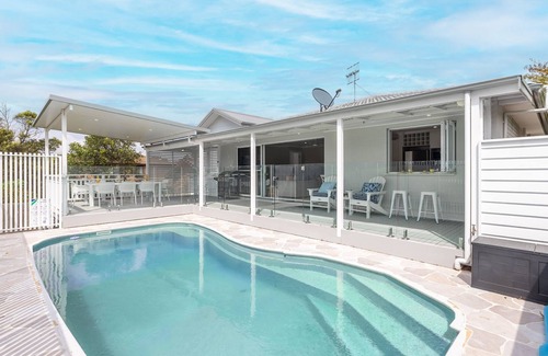 Soldiers Point House | Ash Haven, 19 Ash St - views, pool, air con, boat parking, Wi-Fi