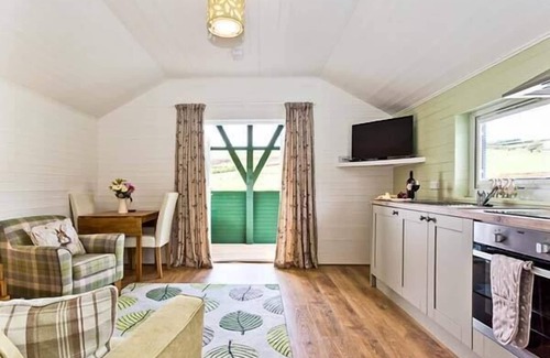 Newland Near Ulverston Cottage | ASH LODGE, romantic, with hot tub in Pennington