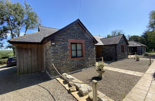 Callington Cottage | Ash - Luxury cottage with great views, with fishing, indoor pool & gym.