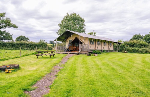 Honiton Cottage | ASH, pet friendly, character holiday cottage, with hot tub in Dalwood