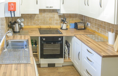 Kirkby Malzeard Cottage | ASHKNOTT COTTAGE, pet friendly, with open fire in Kirkby Malzeard