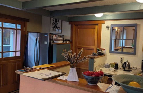 Siskiyou-Hargadine Historic District Cottage | Ashland, Oregon. Available for two months : July and August!