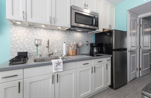 Cape May - Wildwood Apartment | Ashore Beach Retreat-1BR 1BA with pool, parking, 1 & half block to Beach & Boardwalk, Morey's Pier