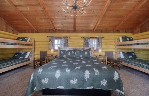 Ashton House | Ashton Historic Log Cabins 7