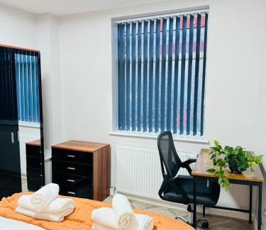 Ashton-under-Lyne House | Ashton-U-Lyne Private Ensuite room near Station