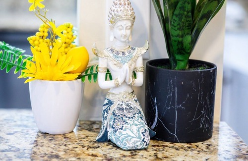 Orange Park Villa | Ashwood Villa, swimming pool, backyard theater, coffee shop