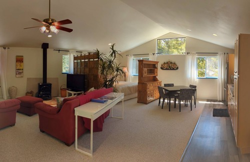 Gualala Apartment | Asian-themed Queen's Loft Apartment 10 mins to the beach and downtown!