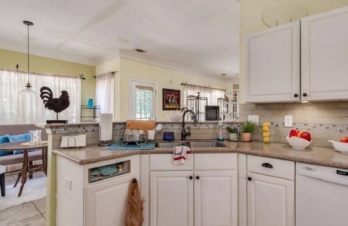 Stone Mountain House | Ask about our special rates for Traveling Nurses & Medical Professional/Student!