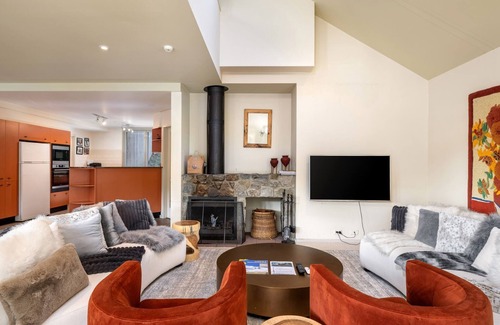 Thredbo Ski Chalet | Aspect 5 - 3 bed & loft Chalet a stones throw from everything Thredbo has to offer