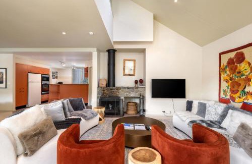Thredbo Ski Chalet | Aspect 5 Chalet a stones throw from all Thredbo has to offer