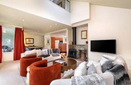 Thredbo Ski Chalet | Aspect 5 Chalet a stones throw from all Thredbo has to offer