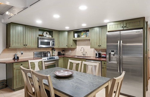 Aspen Condo | Aspen Alps 2 Bedroom, 3 Bath Condo - Steps away from Aspen Mountain