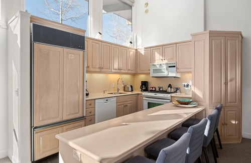 Aspen Condo | Aspen Alps Comfortable Three Bedroom Condo alongside Aspen Mountain