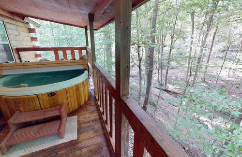 Logan Cabin | Aspen Cabin-Hocking Hills