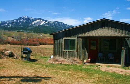 Gardiner Cabin | Aspen Cabin Near Yellowstone - Horse Rides, Zip Lining, Rafting, Hiking