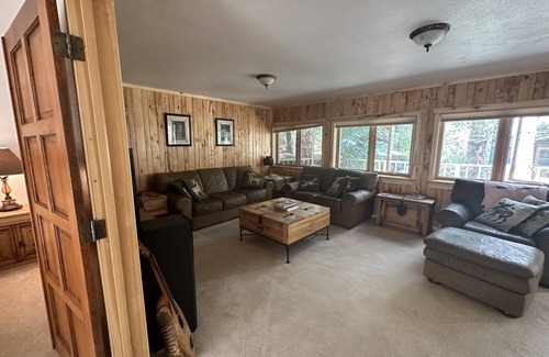 Allenspark Cabin | Aspen Leaf Cabin located in a peaceful rock canyon with a creek and solitude