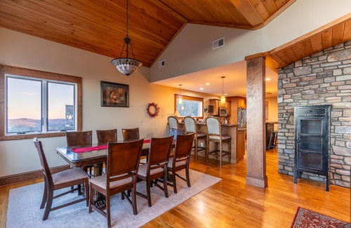 Boone House | Aspen Memories - Stunning Mountain Views, Hot Tub, Pool Table, great location!