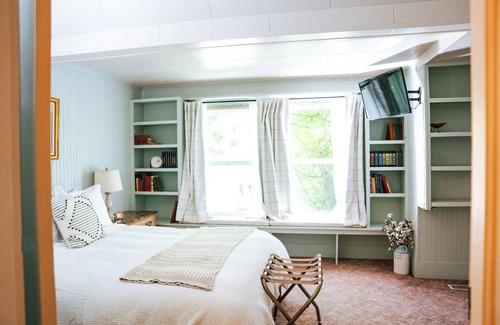 Etna Bed & Breakfast | Aspen Room