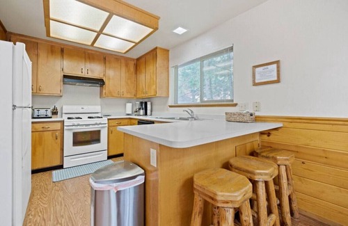 Strawberry Cabin | Aspen- Spacious River Front, family cabin
