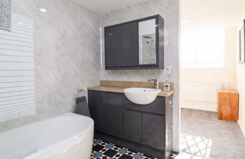 Huddersfield Cottage | ASQUITH PENTHOUSE, character holiday cottage in Huddersfield