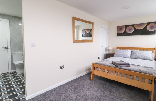 Huddersfield Cottage | ASQUITH PENTHOUSE, character holiday cottage in Huddersfield