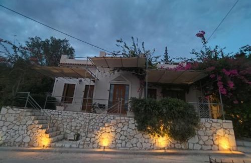 Frourion Apartment | Assos Caldera