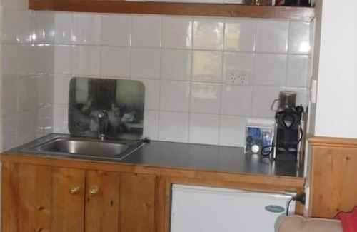 Daylesford Cottage | ASTLEY COTTAGE SPA & KING BED WITH FREE WIFI & Netflix
