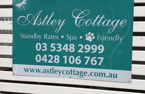 Daylesford Cottage | ASTLEY COTTAGE SPA & KING BED WITH FREE WIFI & Netflix
