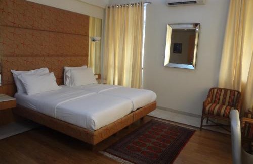 Churchgate Hotel | Astoria Hotel