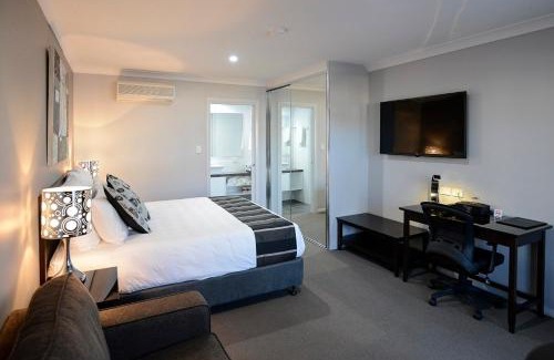 Parkes Hotel | Astro Dish Motor Inn