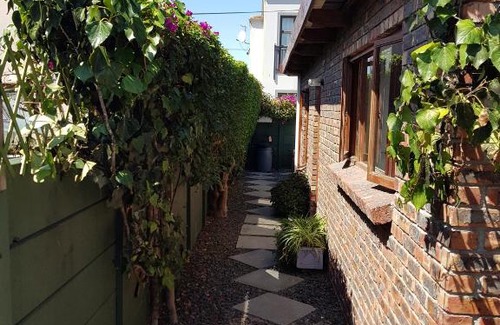 Bloubergstrand House | At Cheryl's Guesthouse