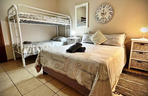 Upington House | At Home Guesthouse