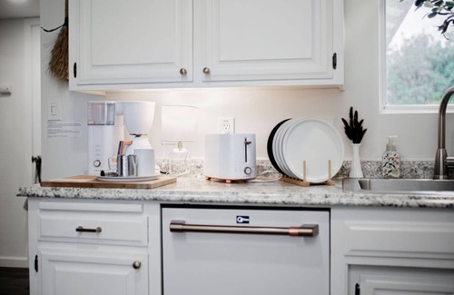 Tehachapi House | At Home in Downtown Tehachapi Traveling Professionals Welcome
