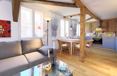 Bleckede Apartment | At Lüneburg - luxury under the roof in the monument - guesthouse Alte Schmiede in Bleckede