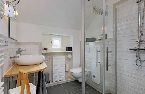 Bleckede Apartment | At Lüneburg - luxury under the roof in the monument - guesthouse Alte Schmiede in Bleckede