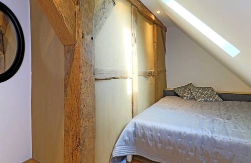 Bleckede Apartment | At Lüneburg - luxury under the roof in the monument - guesthouse Alte Schmiede in Bleckede