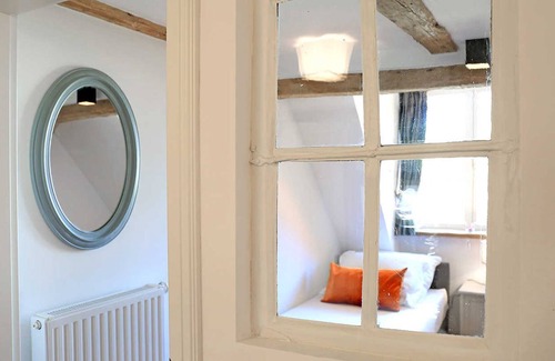 Bleckede Apartment | At Lüneburg-small apartment cozy under the roof - guesthouse Alte Schmiede in Bleckede