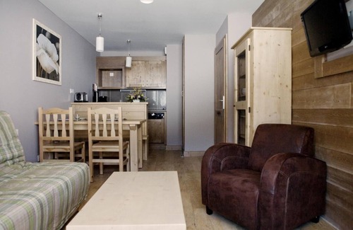 La Bresse Apartment | At the foot of shops, swimming pool, balcony, parking, tv, 51-56m², La Bresse