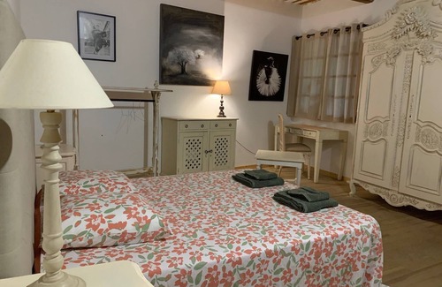 Cheval-Blanc Other | At the foot of the Luberon, authentic 18th century Mas. stone with pool